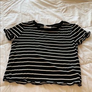 Tillys Black and White crop top